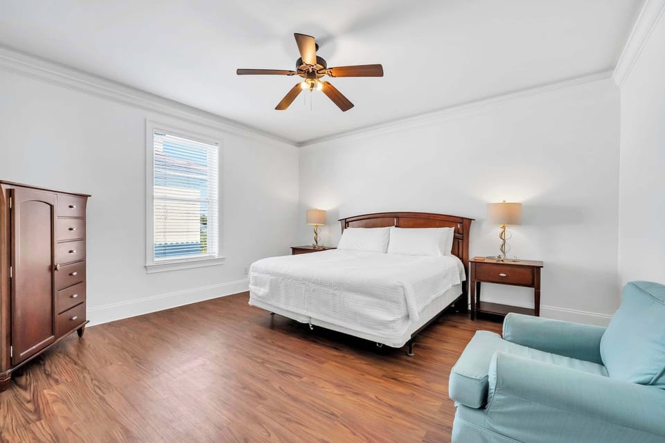 3rd Floor King Suite with Private Bath, Sleeps 2
