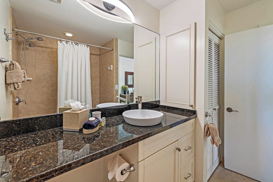 Second Bathroom with tub