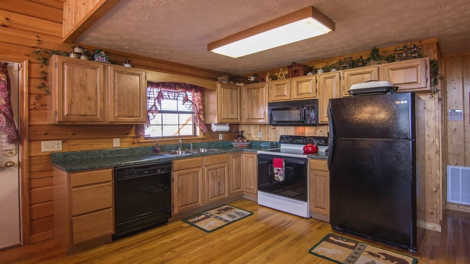 Fully Equipped Kitchen, Pot's N Pan's,Dinnerware,Silverware,Crockpot,Elec Skille
