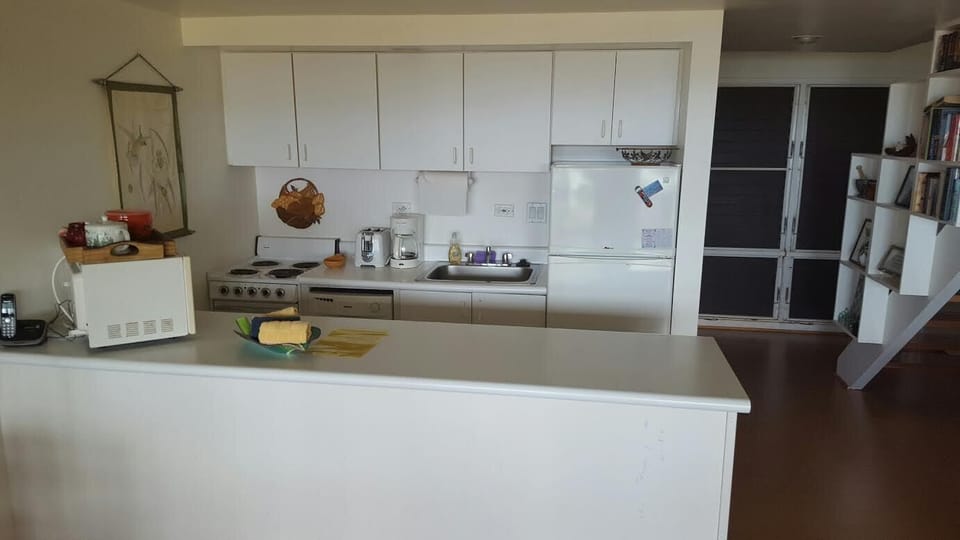 Fully equipped Kitchen, ready for your food supplies