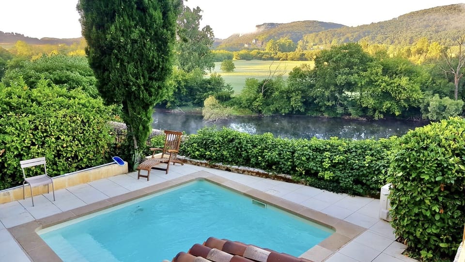 Private Pool with Chateaux Views across the valley