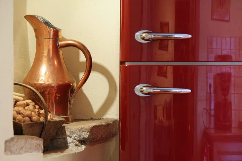 A Retro Fridge and Old Stone Sink Take You Back to Simpler Times