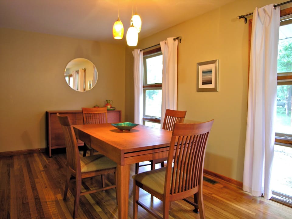Dining table opens to seat 6. 