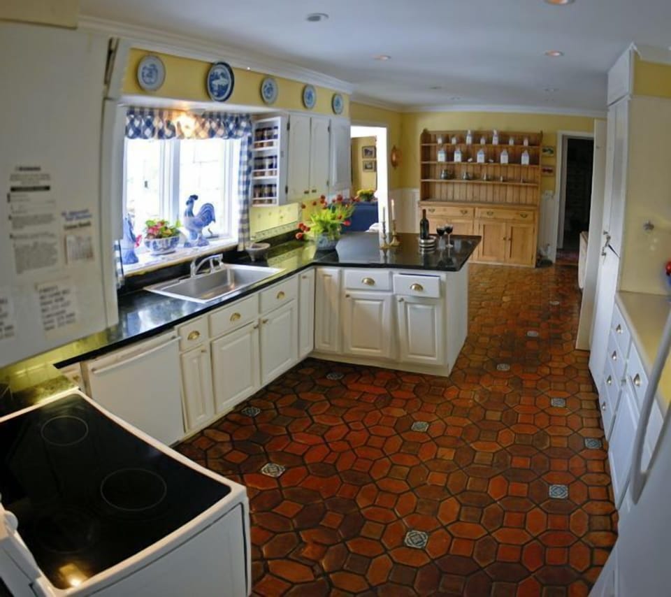 Kitchen - granite counters and
Mexican tile floor
Every spice known to mankind..