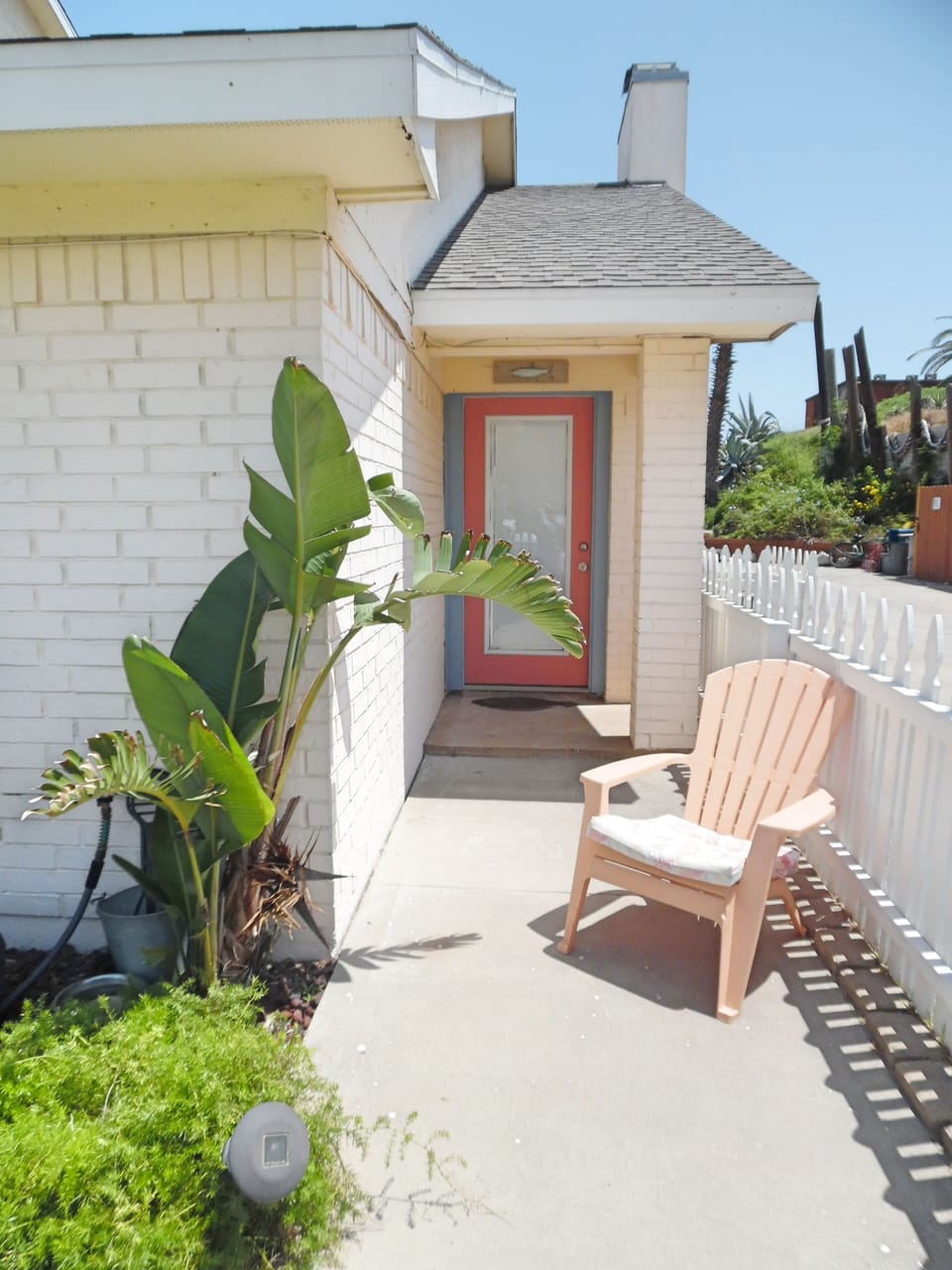 Front entrance to Tarpon from the fenced yard