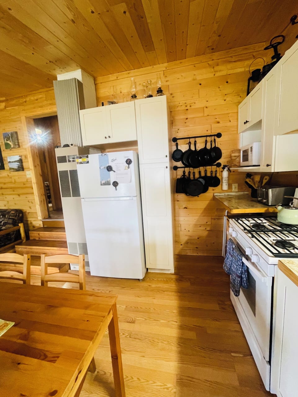 Kitchen furnished everything.