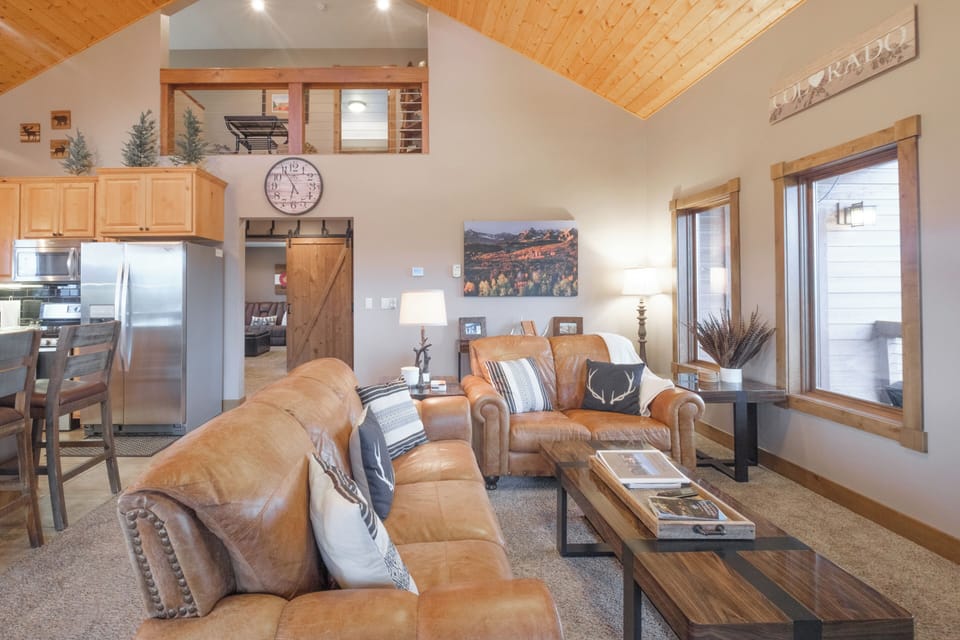 Relax in the main living room in front of the fireplace and enjoy the views