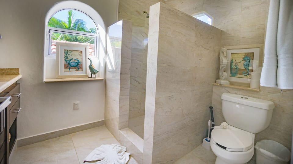 Upstairs Queen Bed Room, Bath