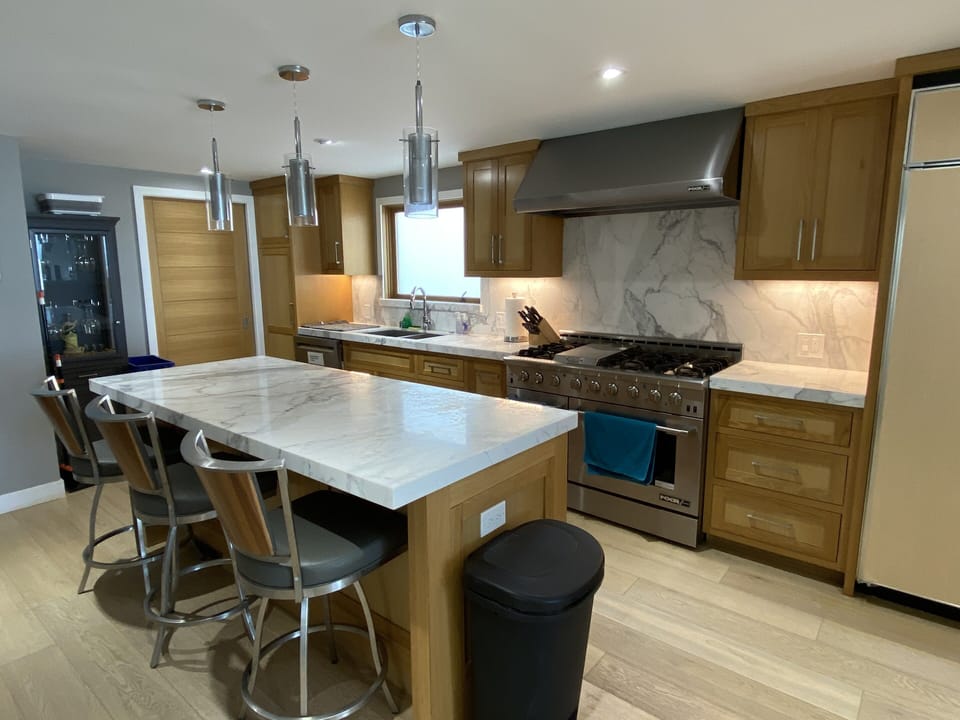 Gas stove with 6 burners and 2 ovens