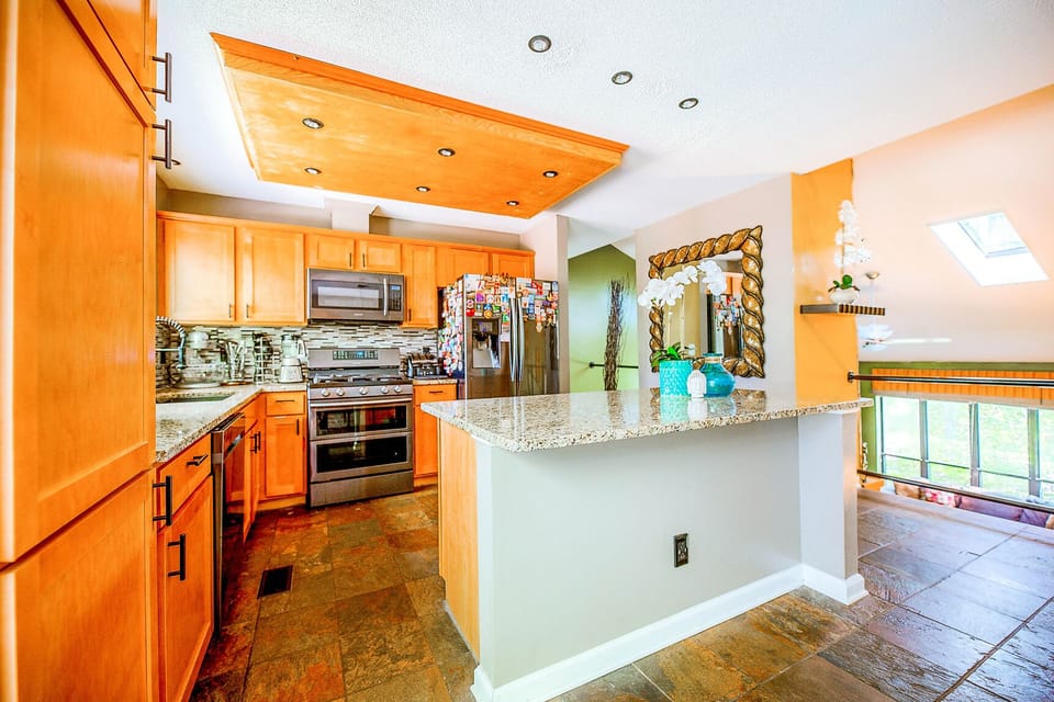 Another view of the BRAND NEW kitchen...with the new granite counter tops...