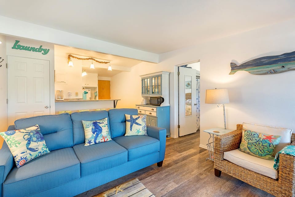 Deluxe Condo, 2 Bedrooms, Fireplace, Oceanfront | Living area | Flat-screen TV, fireplace, DVD player