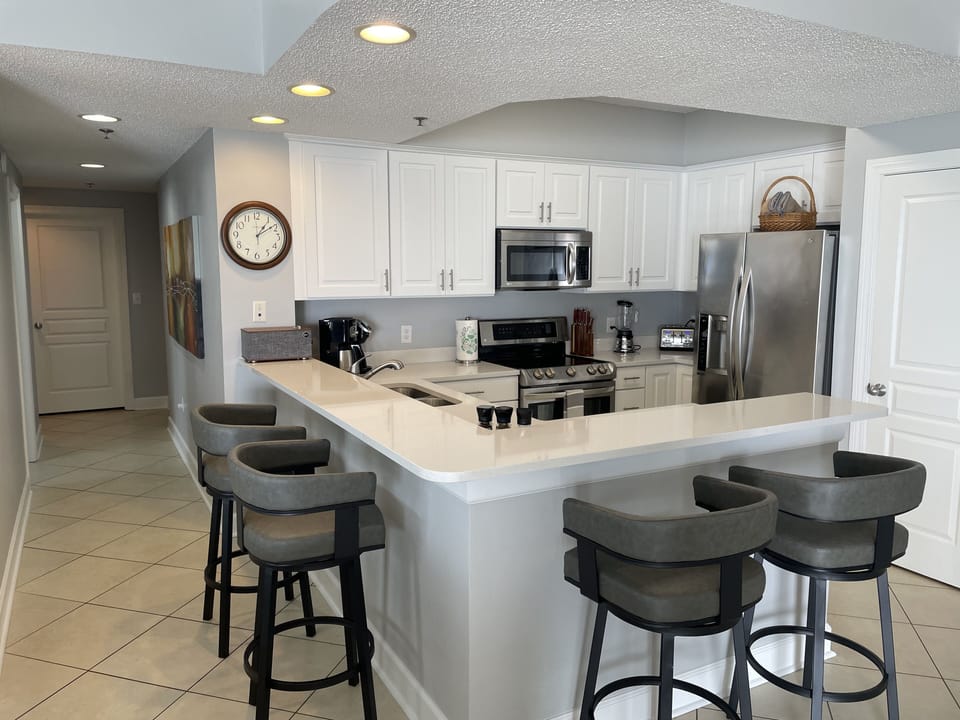 Newly Renovated & Fully Equipped Kitchen with LG Appliances & New Bar Stools! 