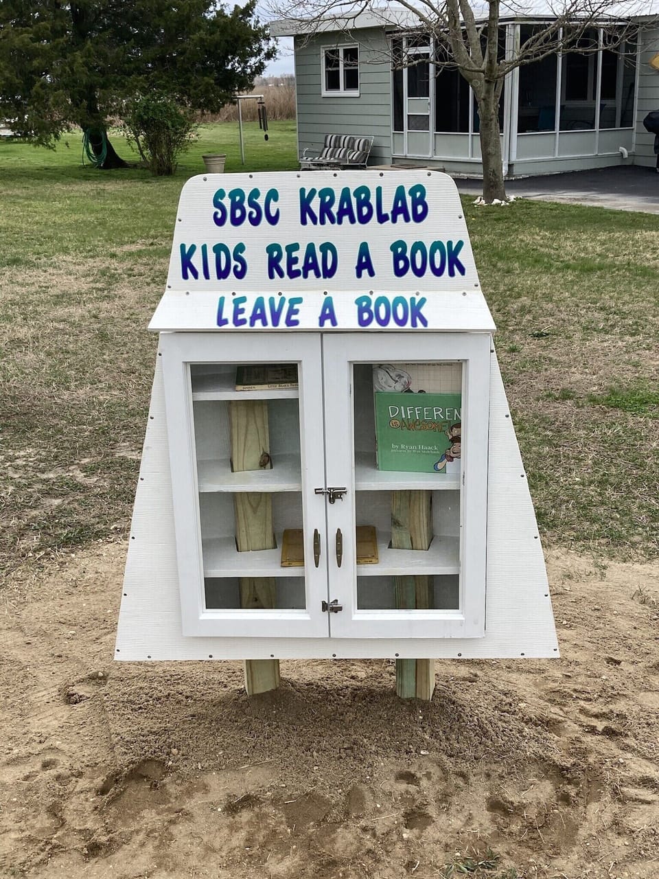 Nextdoor to the TABLAB and the KRABLAB. Bring you old books to trade or donate ☺️