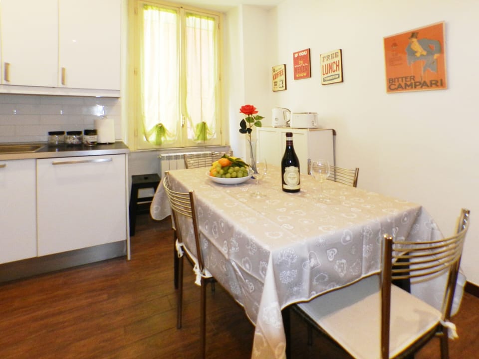Apartment, 2 Bedrooms | In-room dining