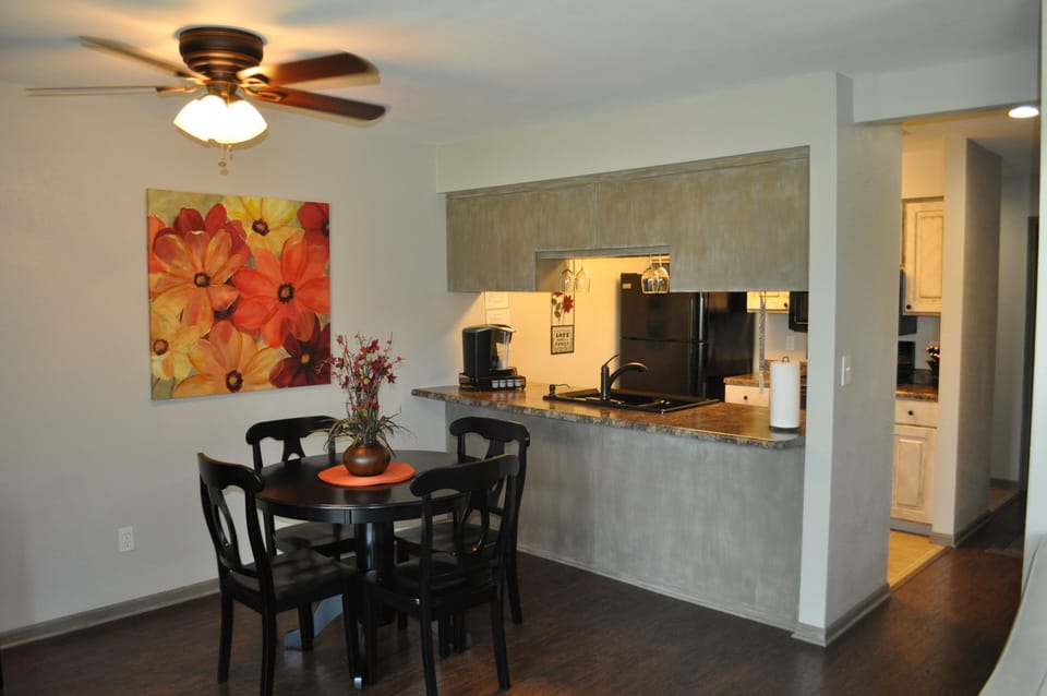Dining Room & Kitchen