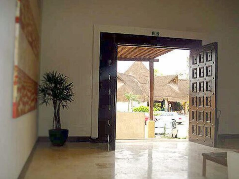 Lobby with 24 hour attendant