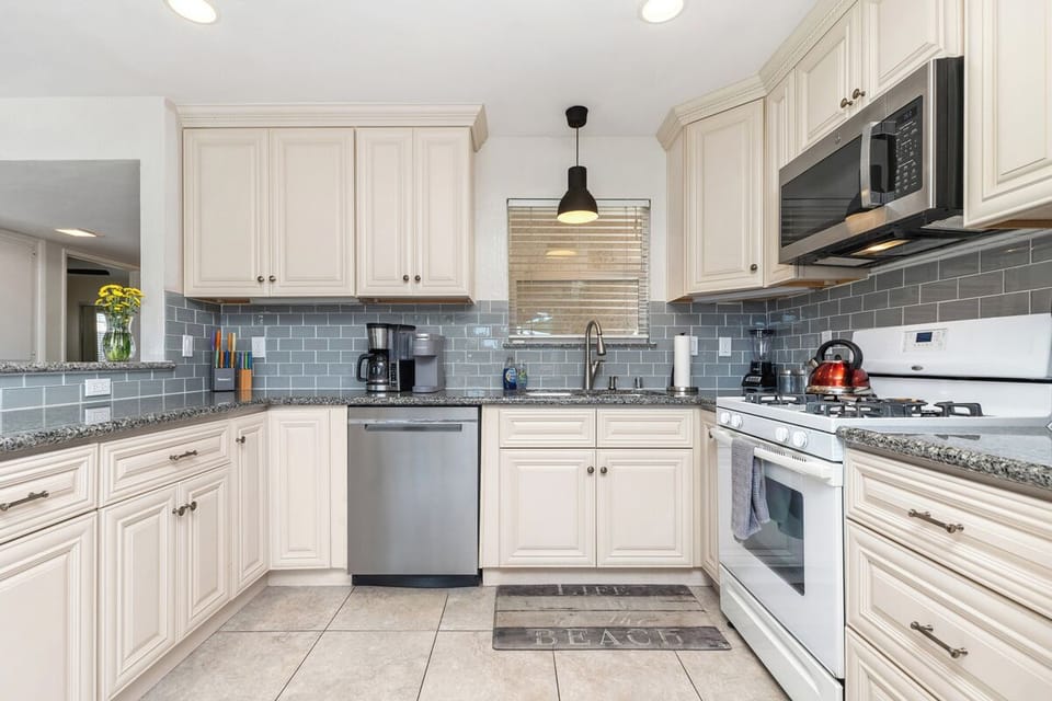 Fully stocked kitchen with appliances