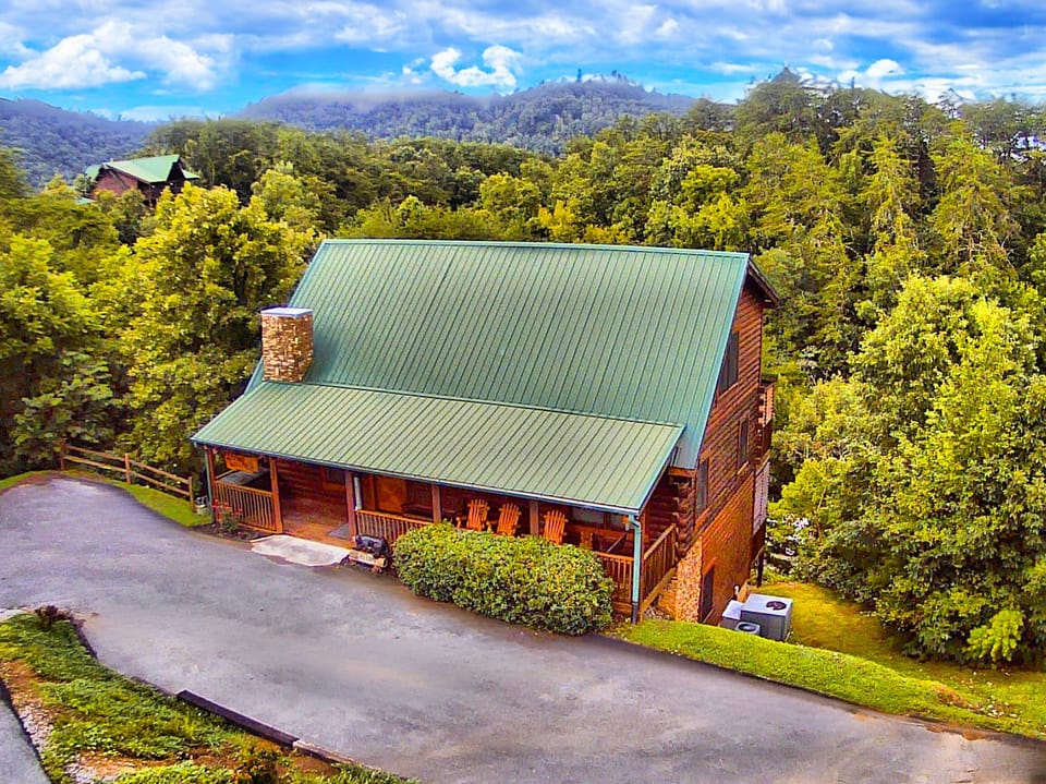 The Bigfoot Lodge is in the heart of Pigeon Forge in Eagles Ridge North resort.