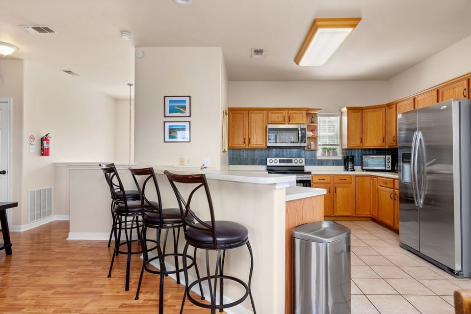 Spacious kitchen that provides everything that you need for your get away!
