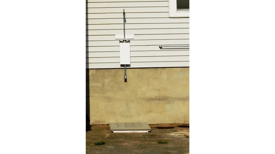 Hot/cold outdoor shower