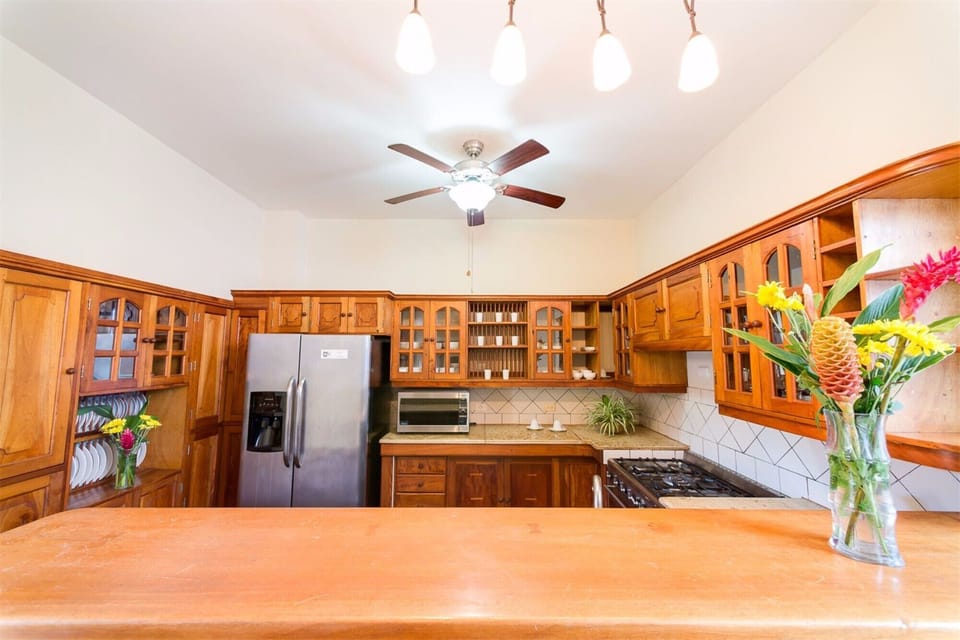 Fully equipped kitchen with dining bar. 