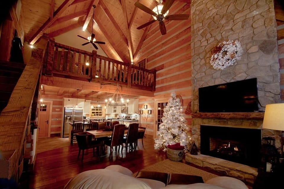 Loft, living room, dining area, kitchen.