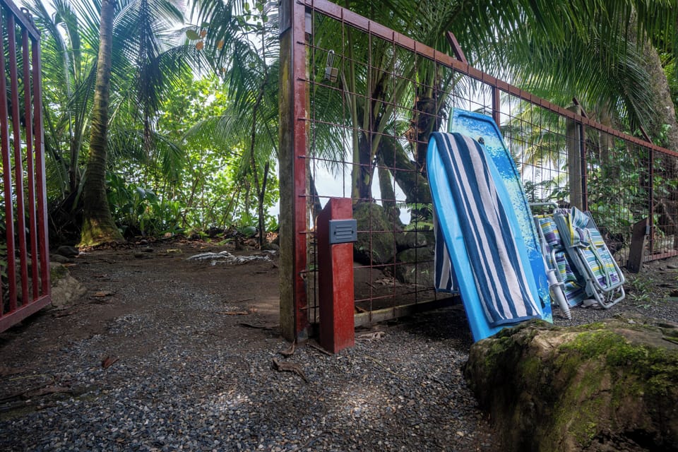 BEACHFRONT your private gate....10 steps to the sand! Boogie boards on site