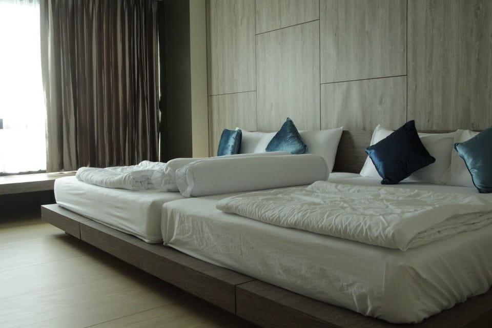 Executive Suite, 1 Bedroom, Pool View, Overwater | Desk, free WiFi