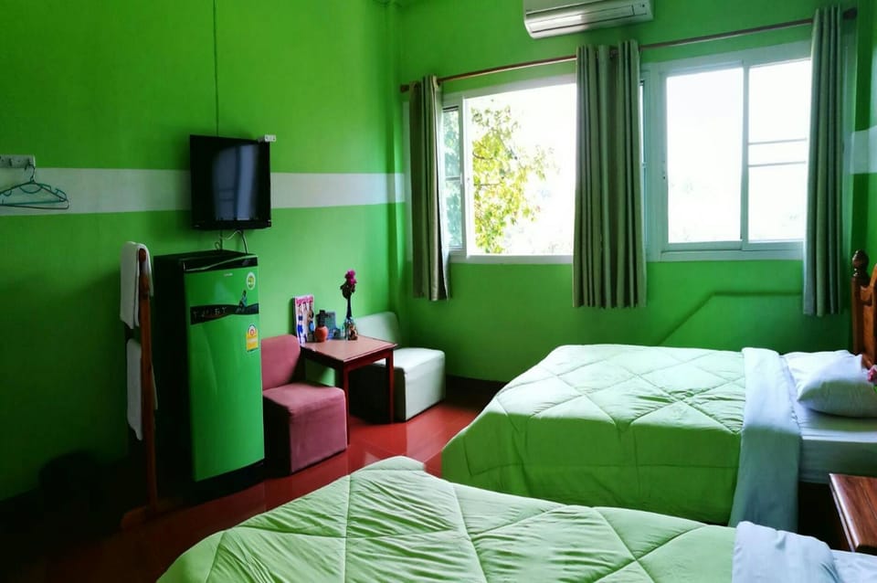 Standard Twin Room | Desk, free WiFi