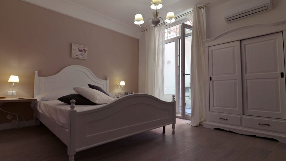 Deluxe Double Room | Premium bedding, minibar, in-room safe, desk