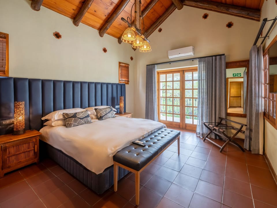 Presidential Suite | In-room safe, desk, iron/ironing board (on request)