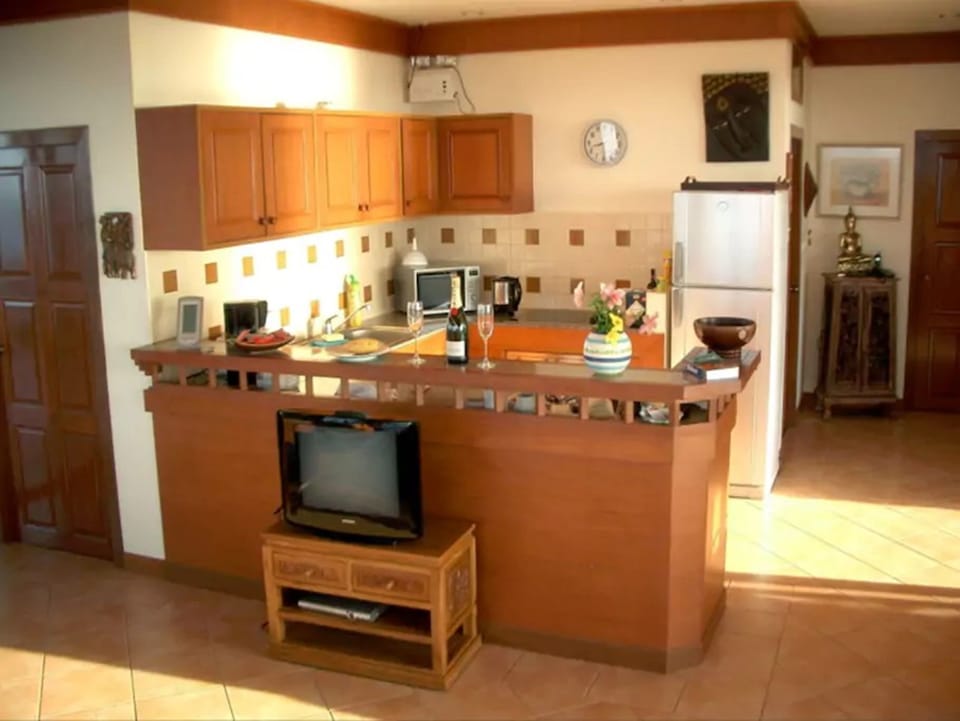 Villa, 4 Bedrooms, Sea View | Private kitchenette | Full-size fridge, microwave, electric kettle, cookware/dishes/utensils