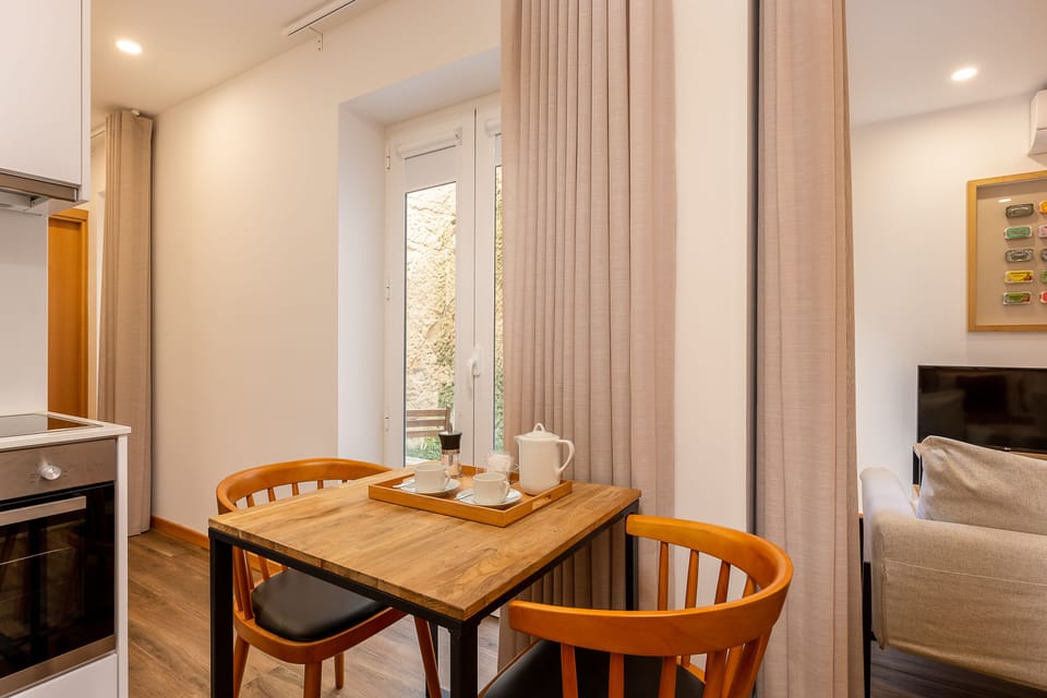 Standard Studio (0) | In-room dining