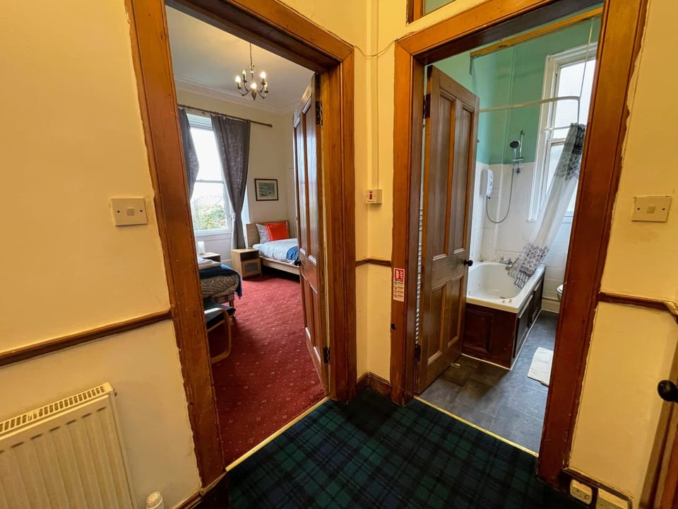 Comfort Triple Room, Ensuite, Garden View | Interior