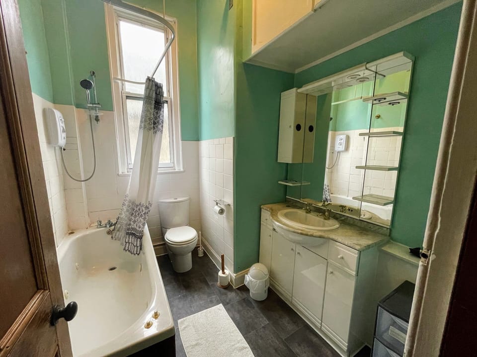 Comfort Triple Room, Ensuite, Garden View | Bathroom