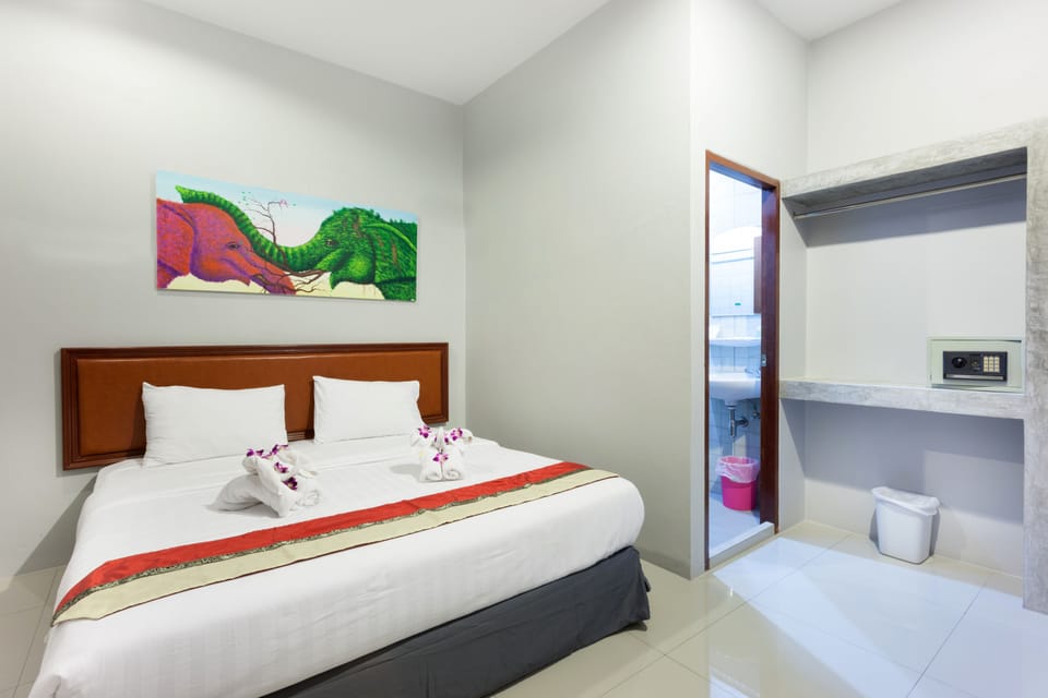 Room | Down comforters, minibar, in-room safe, desk
