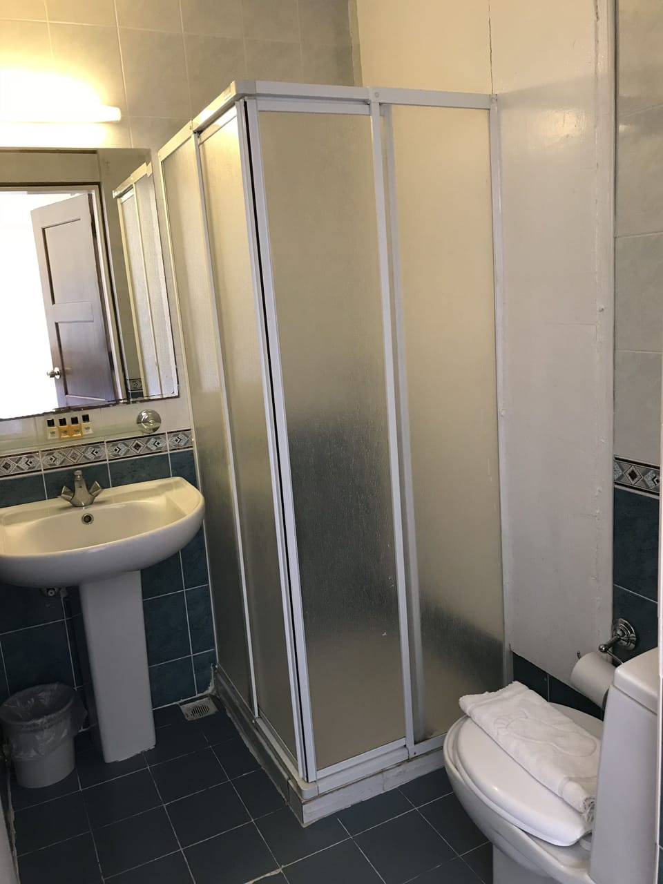 Single Room | Bathroom | Shower, free toiletries, hair dryer, slippers