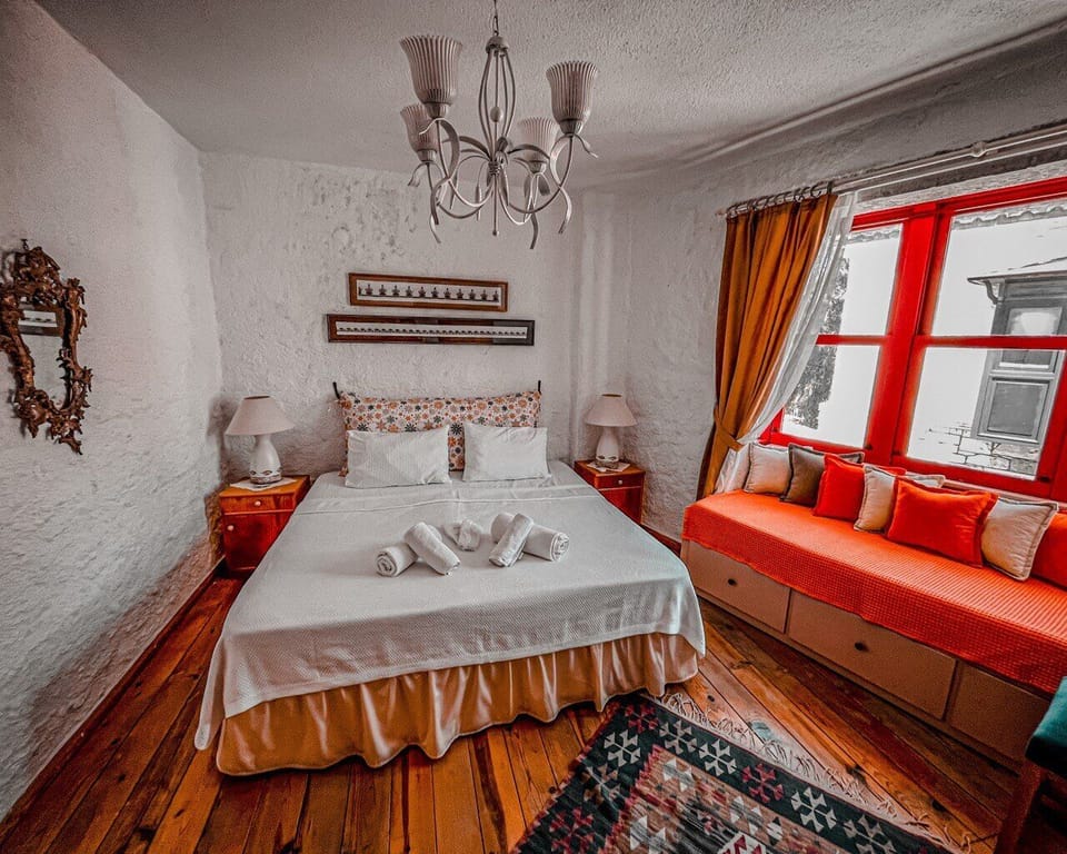 Deluxe Triple Room | Individually decorated, individually furnished, iron/ironing board