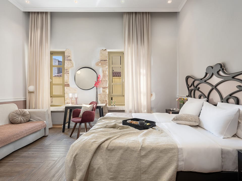 Classic Room | In-room safe, desk, soundproofing, iron/ironing board