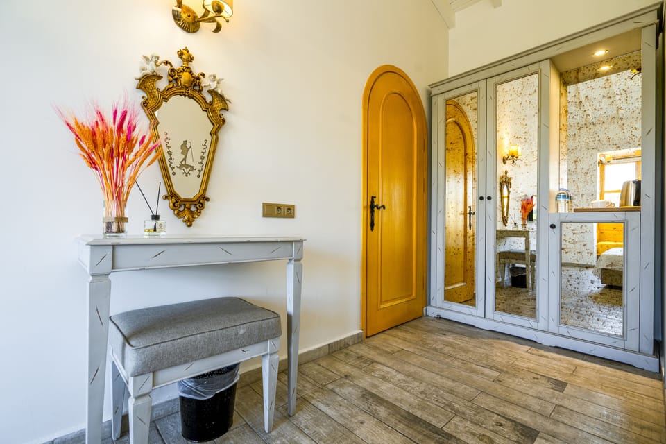 Superior Room with Bay Window | Minibar, in-room safe, desk, soundproofing