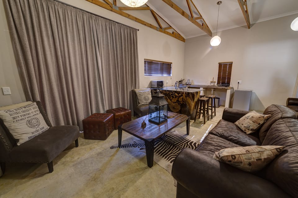 Luxury Room, 1 Bedroom | Living area