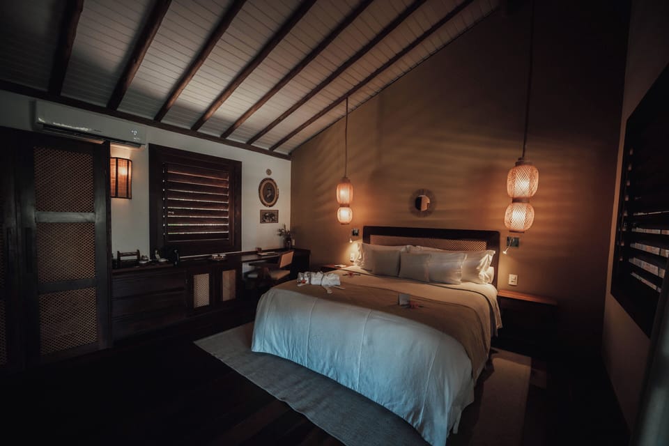 Comfort Bungalow | Minibar, in-room safe, desk, blackout drapes