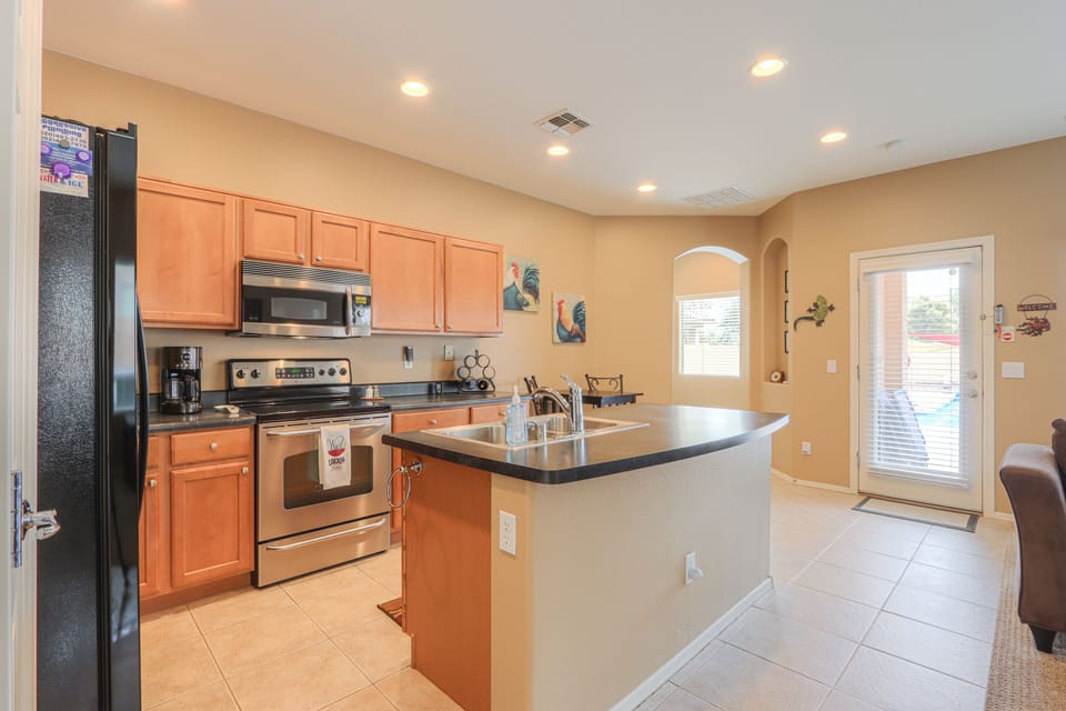 Kitchen and Door to Pool!