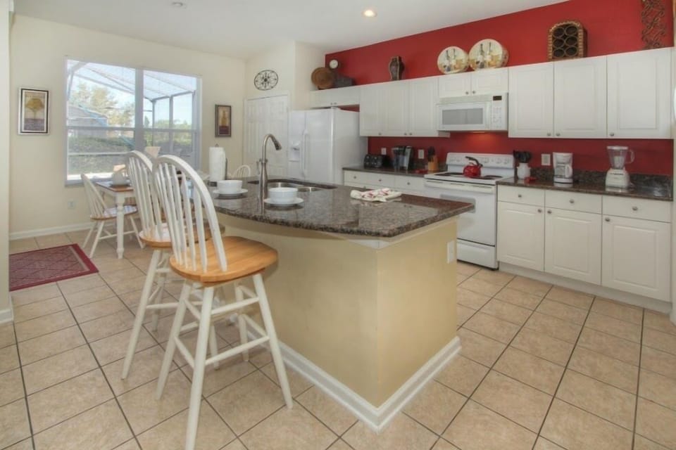 Fully equipped kitchen with granite countertops!