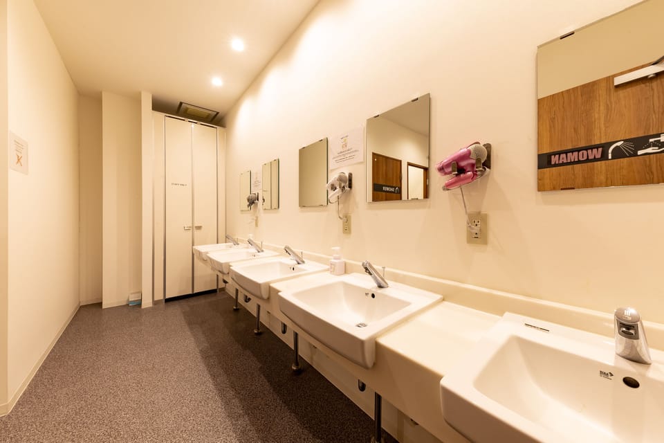 Shower, slippers, bidet, towels