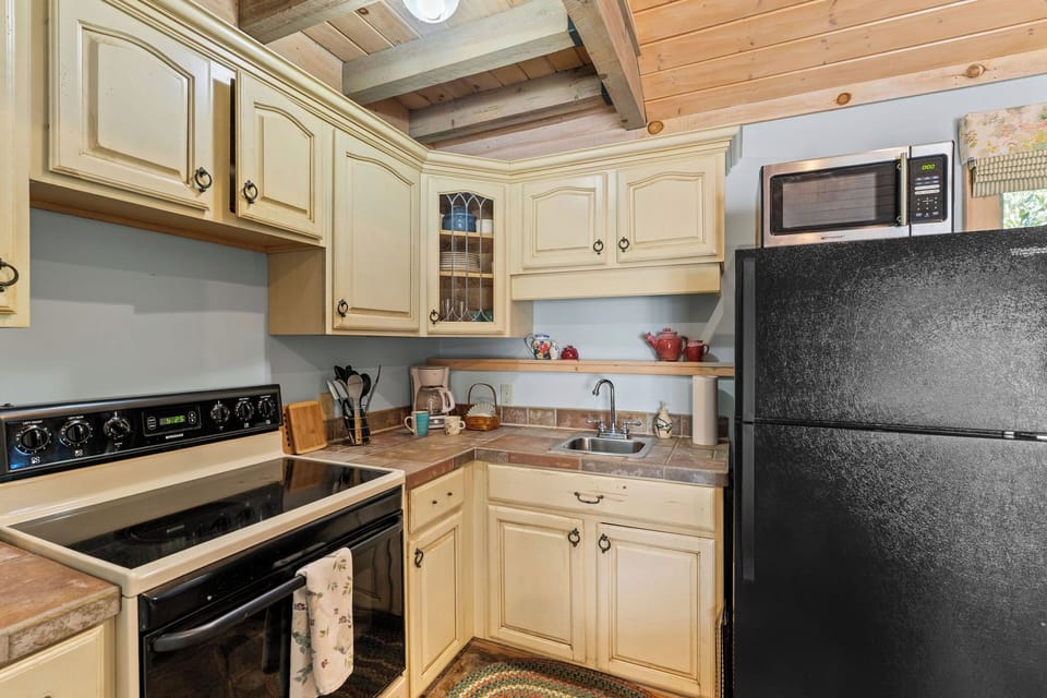 Full kitchen