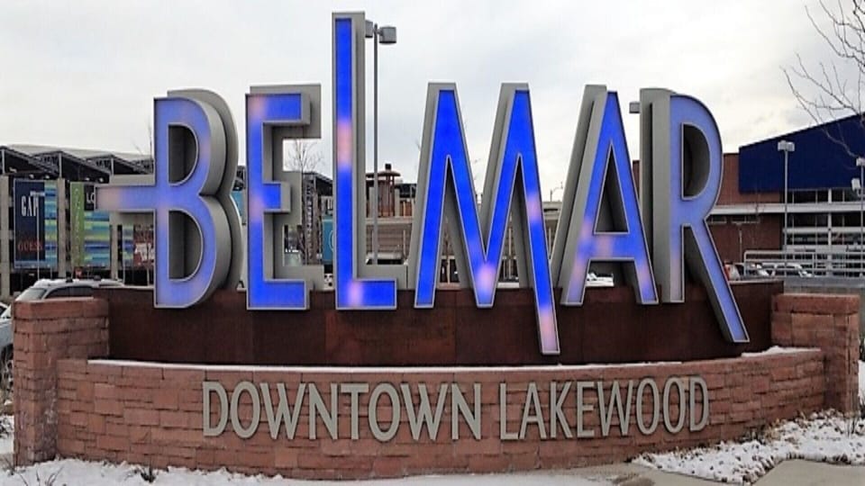 A 5 min drive to trendy Belmar: restaurants, shops, bars, bowling, movies, etc.