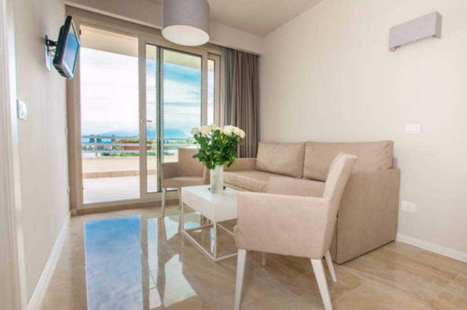 Suite, Bathtub, Lakeside | Living area | 22-inch flat-screen TV with satellite channels, TV