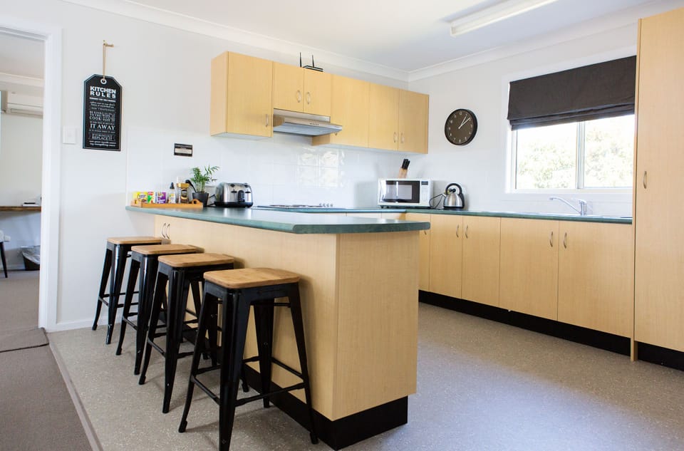 Full-size fridge, microwave, oven, stovetop