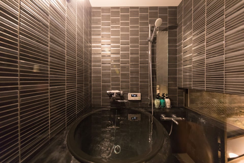 Premier House | Bathroom | Separate tub and shower, deep soaking tub, free toiletries, hair dryer
